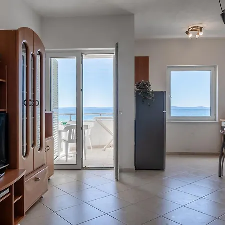 Bozena Apartment Vir