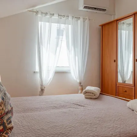 Bozena Apartment Vir